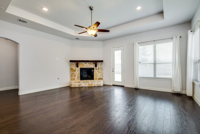 Building Photo - 720 Sandbox Dr