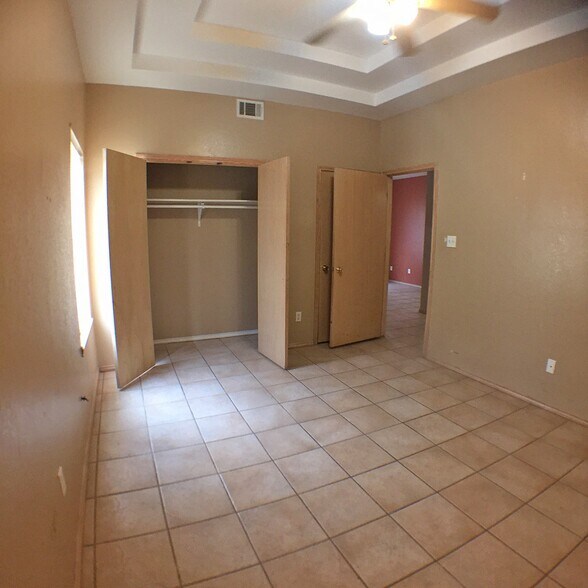 Building Photo - 3802 Clavel St