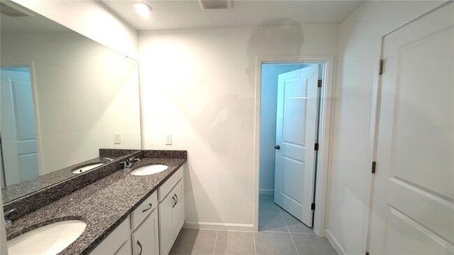 Building Photo - 2947 Camellia Flower St