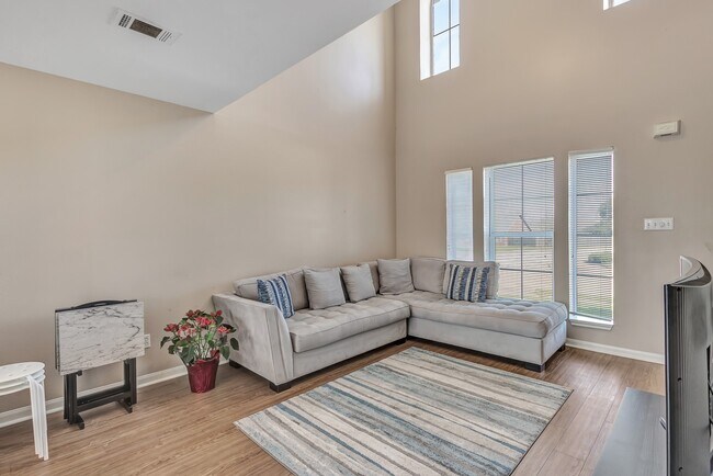 Building Photo - 2400 Pintail Loop