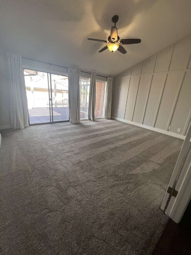 Building Photo - "Spacious 4-Bed Oasis with 3.5 Baths in Charming St. George!"