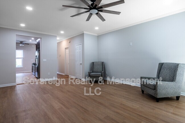 Building Photo - 3994 Elm St