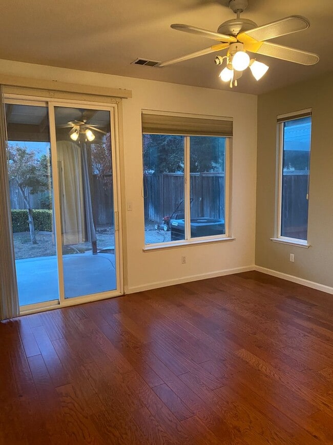 Building Photo - Great Turlock Location