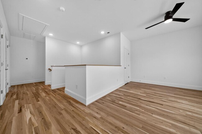 Building Photo - 1755 Crest Rd