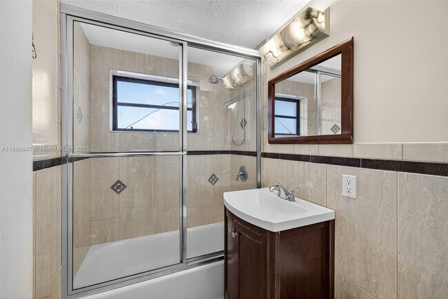 Building Photo - 2606 Gulfstream Ln