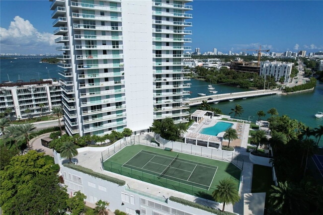 Building Photo - 10 Venetian Way