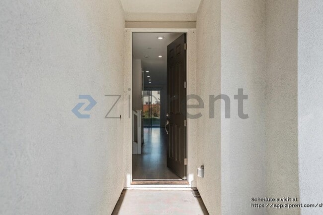 Building Photo - 861 Pipit St