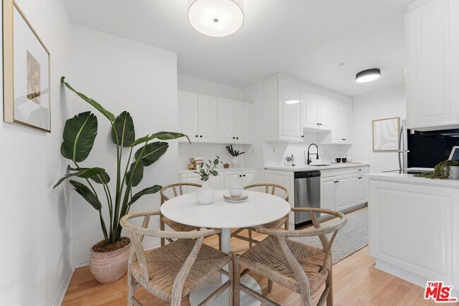 Building Photo - 2308 Schader Dr