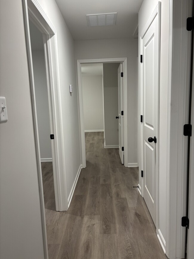 Building Photo - 2585 Callie Rd