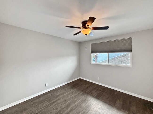 Building Photo - Spacious 3BD/2.5BA Townhouse in La Jolla W...