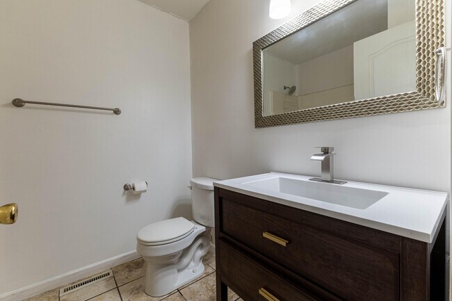 Building Photo - 4371 W Southview Dr