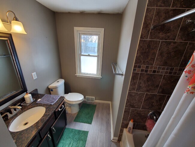 Building Photo - New Property Available for Rent in Saint L...