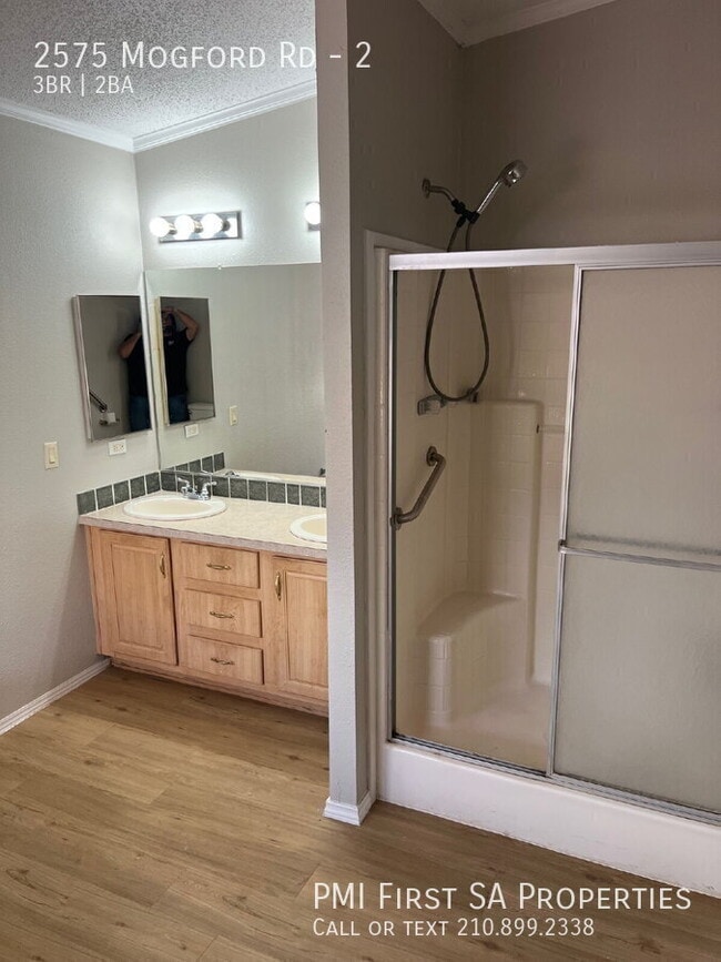 Building Photo - 2575 Mogford Rd