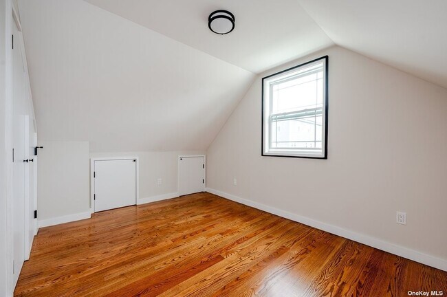 Building Photo - 40 Kildare Rd