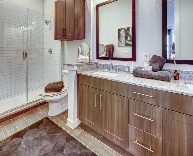 Building Photo - 221 W Lancaster-4244