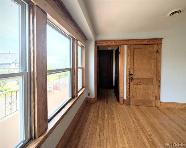 Building Photo - 47 Bridgeman St