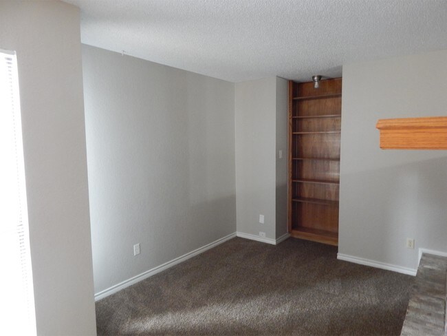 Building Photo - 4503 River Oaks Dr