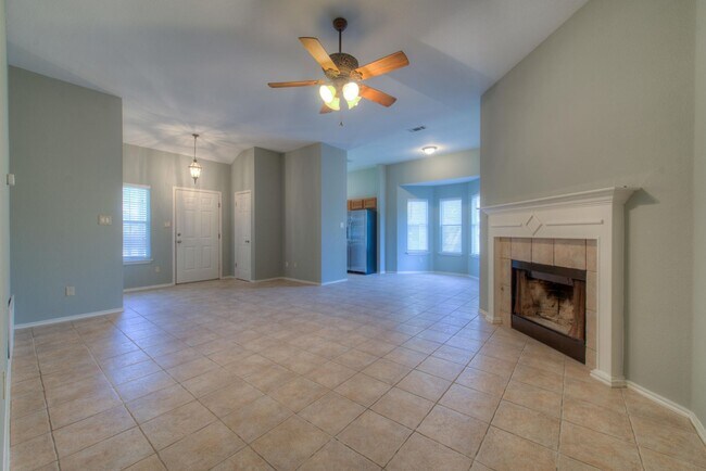 Building Photo - Great home with easy maintenance flooring.