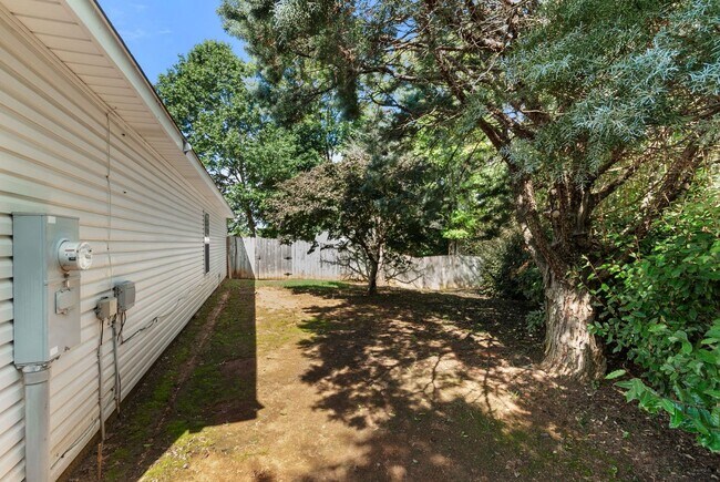 Building Photo - Great Location in the Heart of Madison!