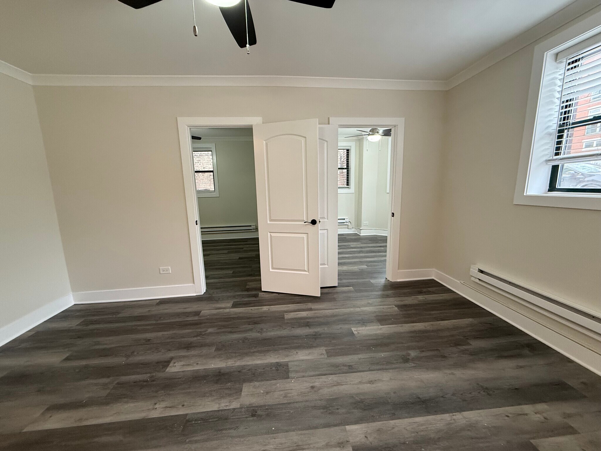 Building Photo - 3838 N Greenview Ave