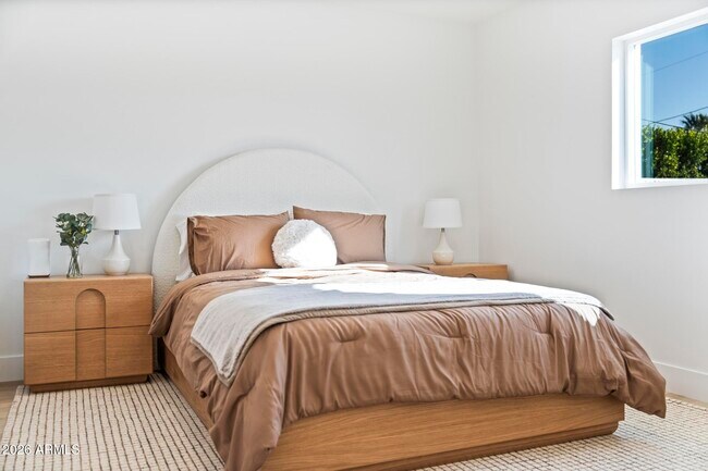 Building Photo - 8513 E Indianola Ave