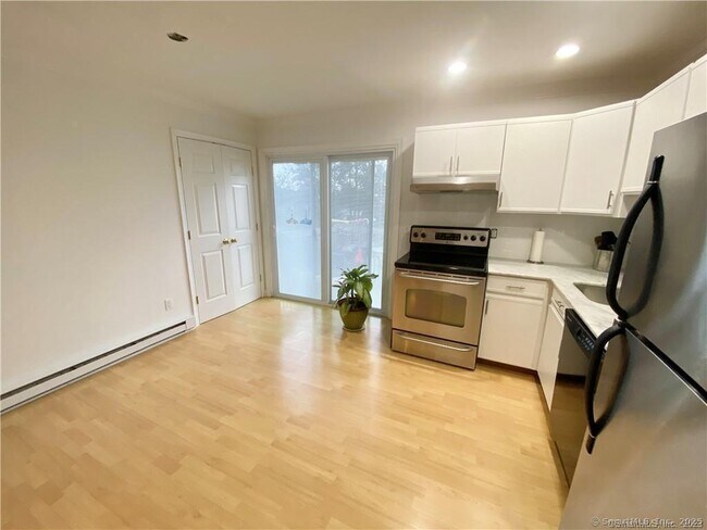 Building Photo - 409 Glenbrook Rd