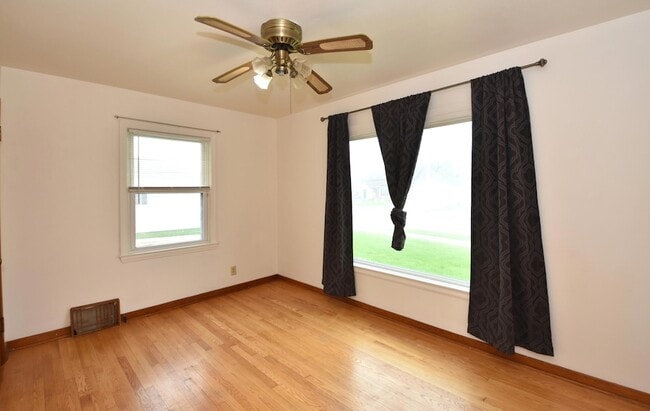 Building Photo - 3115 Lasalle St