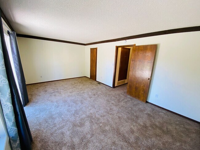 Building Photo - 3 bed 3 bath house for rent in the Tahoe Keys