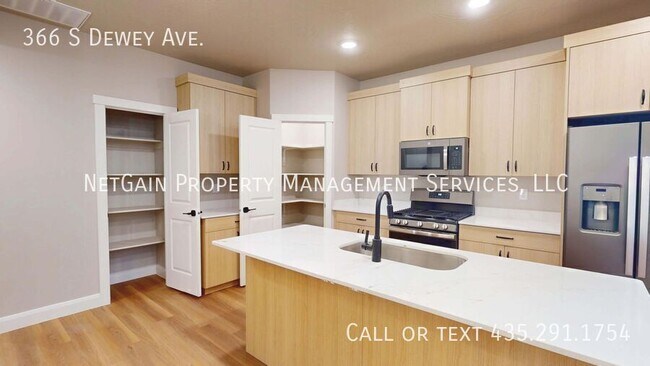 Building Photo - 366 S Dewey Ave