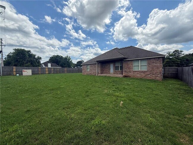 Building Photo - 1486 Blue Willow Ave
