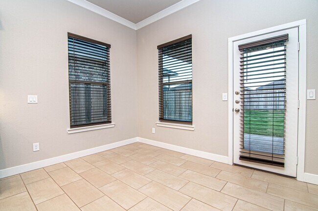 Building Photo - 6841 Rio Pl