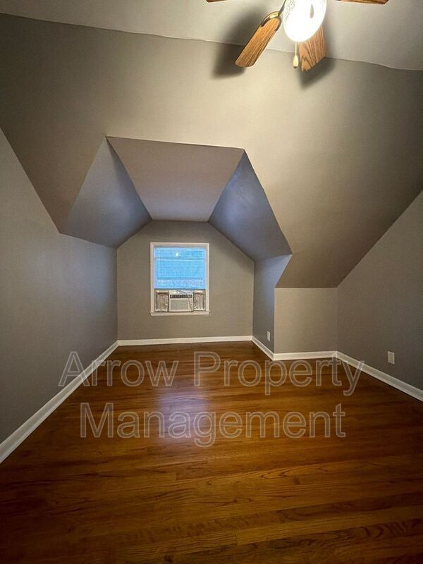 Building Photo - 1301 S 10th St