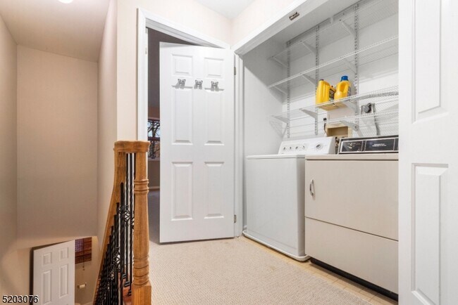 Building Photo - 55 Mews Ln