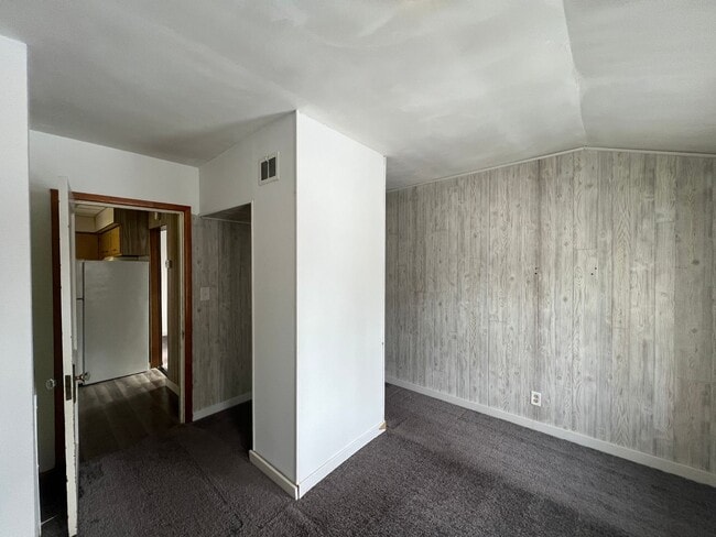 Building Photo - 406 S 6th Ave