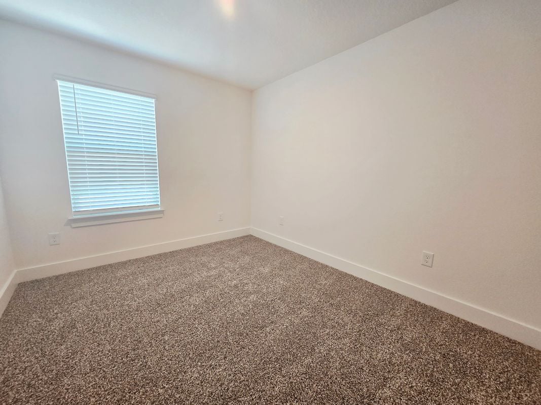 Building Photo - 396 Salt Creek Lane