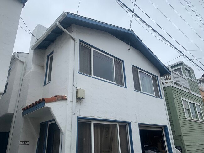 Building Photo - 634 Bayview Dr