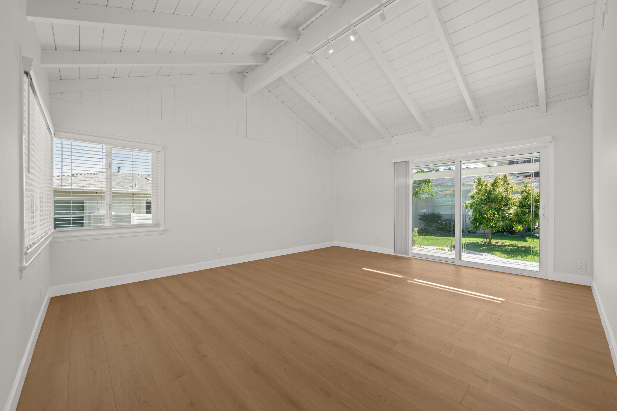 Building Photo - 5935 W 79th St