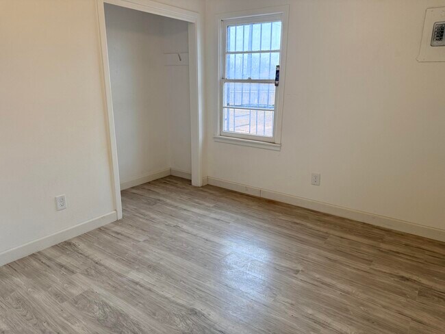 Building Photo - 1801 E 2nd St