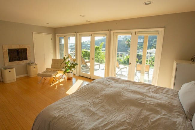 Master Bedroom & Balcony - 8842 Hollywood Blvd