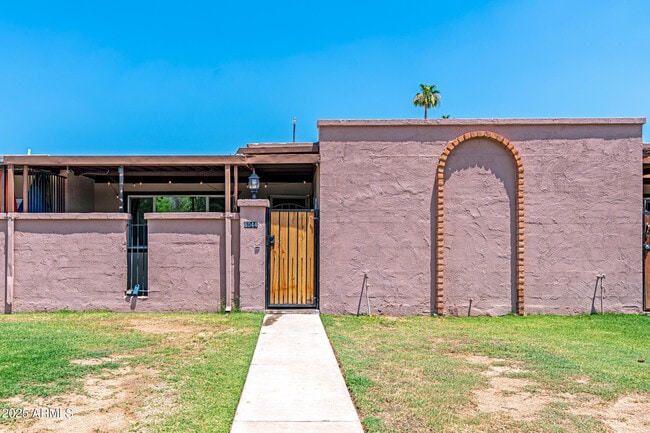 Building Photo - 6044 W Augusta Ave