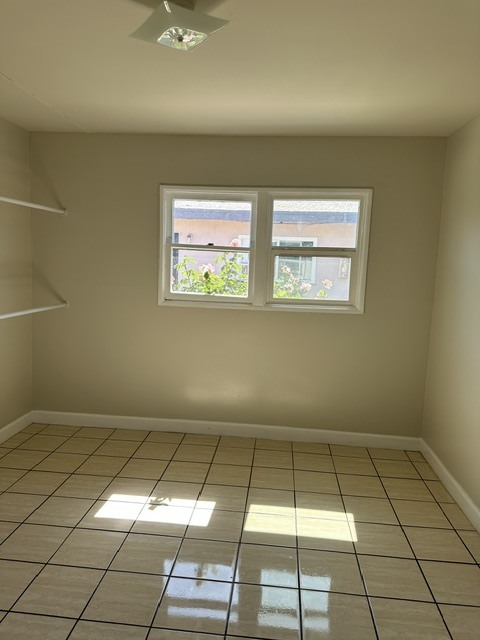 Building Photo - 620 E Avon Pl