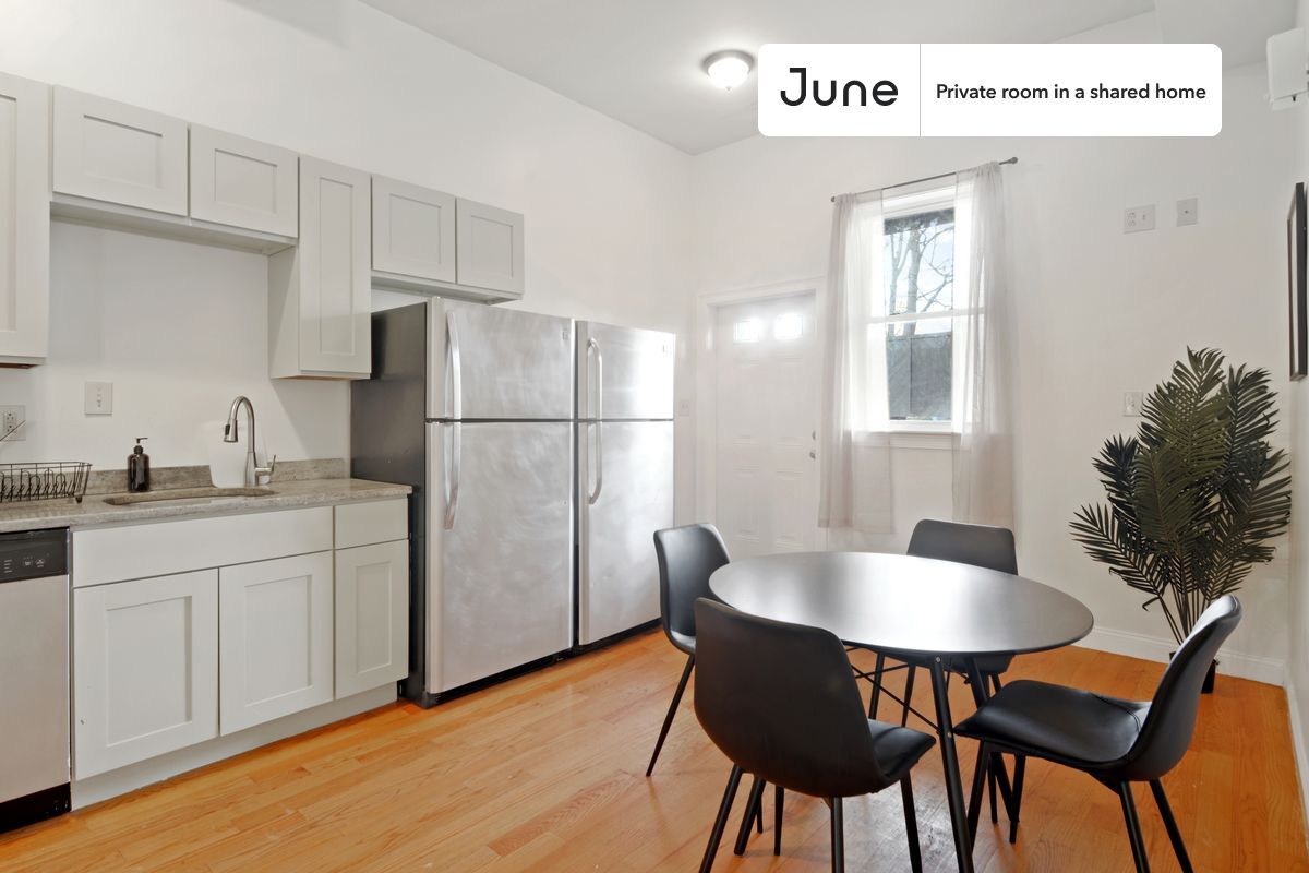 Building Photo - Room in Shared 4 bed/2 bath home in Roxbury