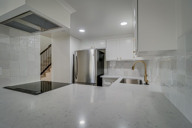 Building Photo - 5400 Dunsmuir Rd