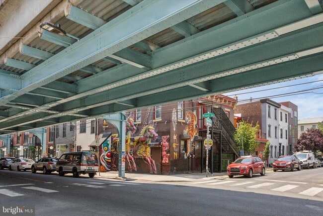 Building Photo - 107 W Thompson St