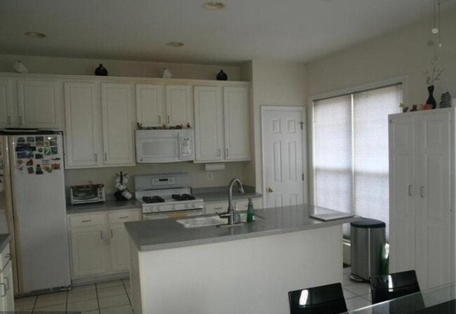 Building Photo - 13088 Rose Petal Cir