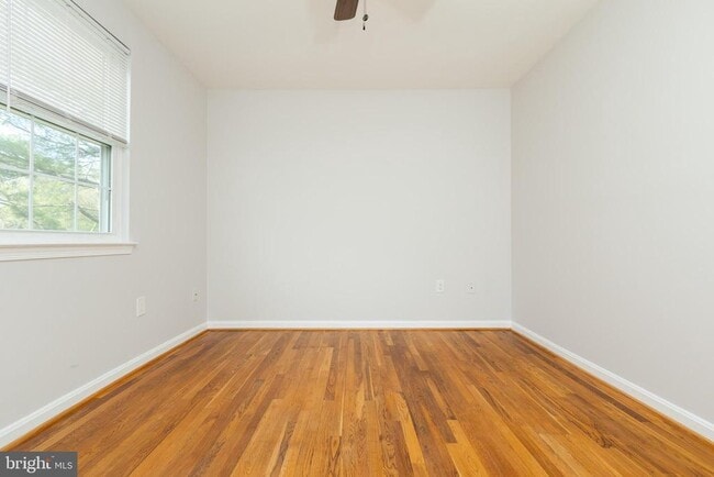 Building Photo - 9004 Roundleaf Way