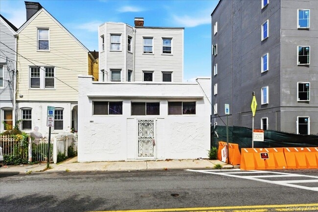Building Photo - 301 Warburton Ave