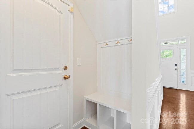 Building Photo - 1037 Jack Pine Rd