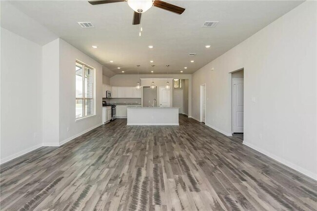 Building Photo - 5118 Leaning Tree