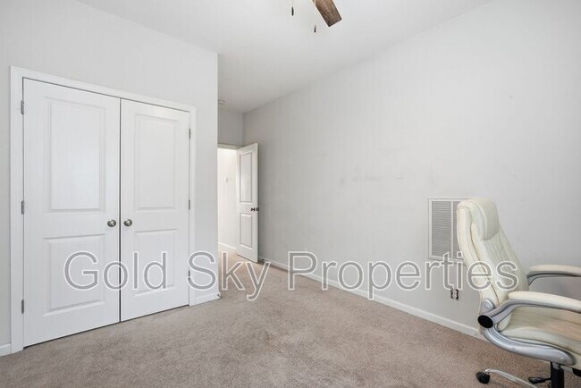 Building Photo - 102 Crabapple Cir